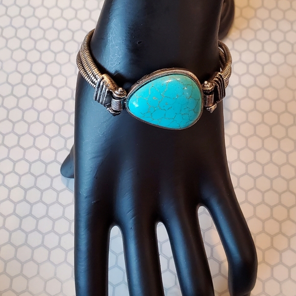Jewelry - 💋 NWT Stainless steel turquoise bracelet